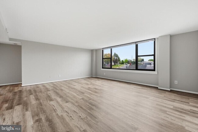 Photo - 4600 Duke St Unit 519