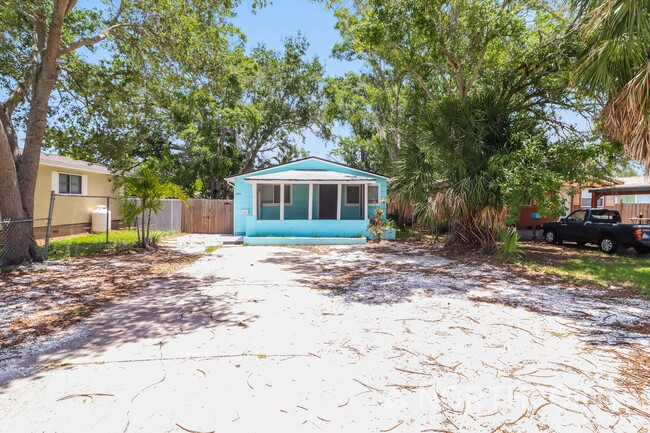 Building Photo - 3 BR/1.5BA | Newly Renovated Single Family Home |  Tropical Landscaping | In St Peterburg!