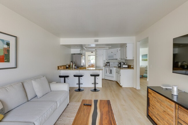 Photo - 6908 Peachtree Rd Unit SI ID1307615P