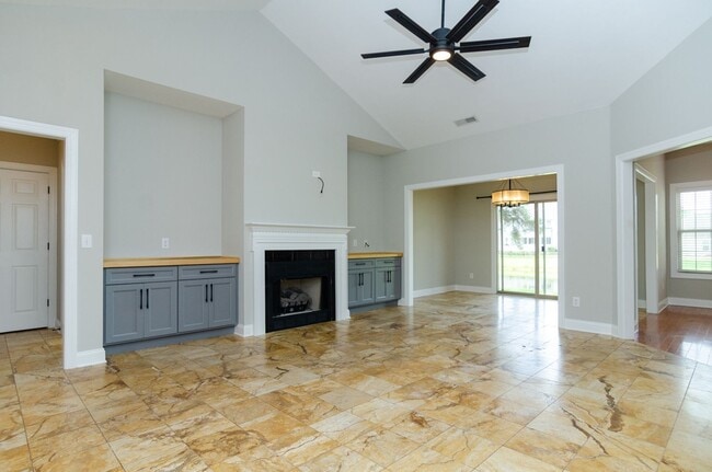 Photo - 1114 Millstream Ct