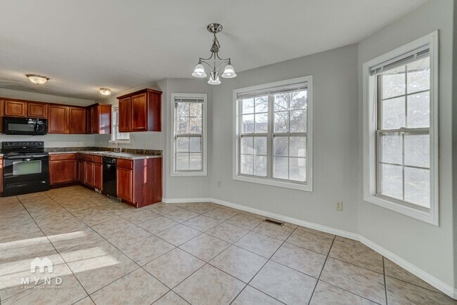 Photo - 112 N Peach Brook