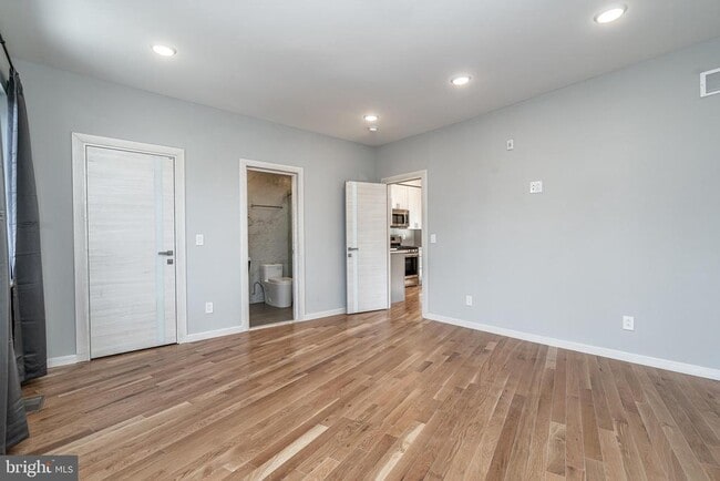 Photo - 2045 N College Ave Unidad A