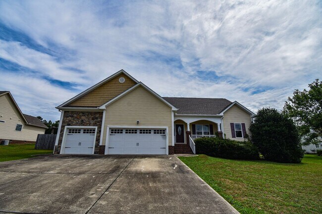 Building Photo - Coming Soon!   3 Bedroom 2 Bathroom With a...