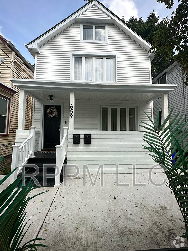 Building Photo - 659 Nassau St Unit 1 Rental