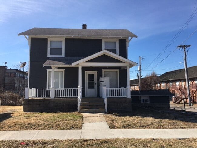 Building Photo - 108 S College St Unit B