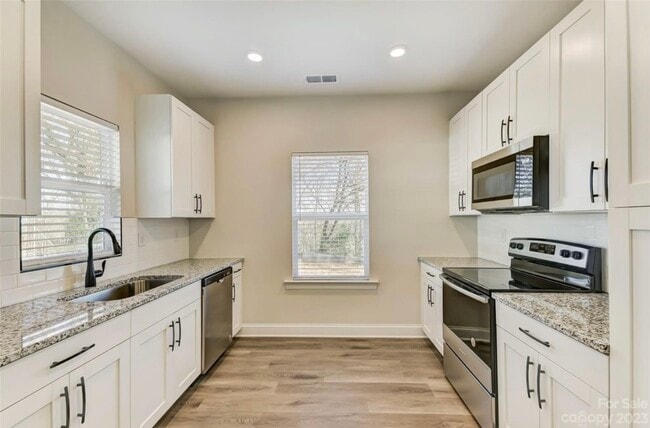 Photo - 39 Hawthorne St SW