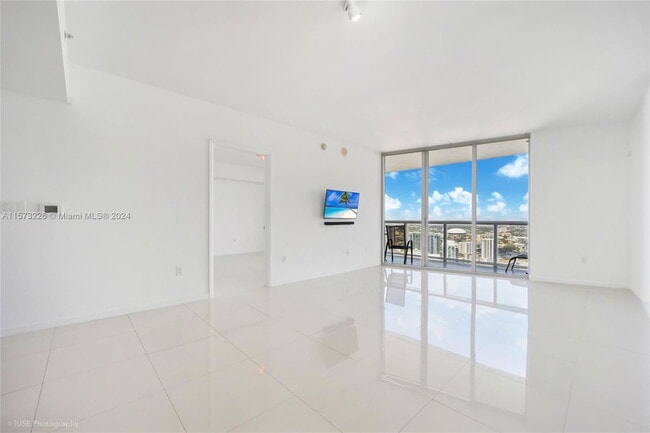 Photo - 465 Brickell Ave Unit 5606