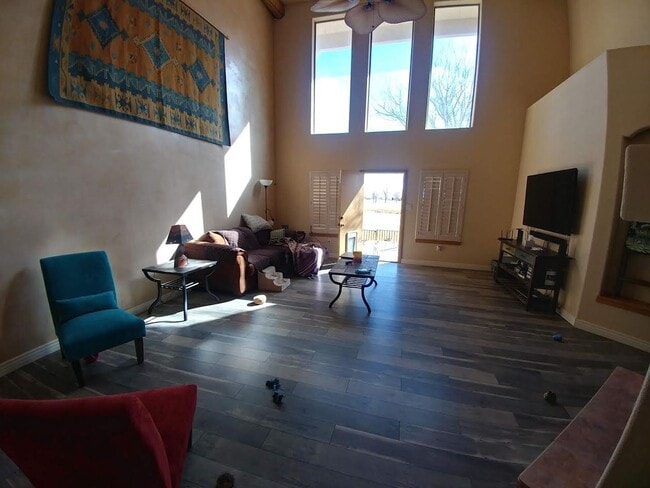 Photo - 438 Desert Lakes Rd