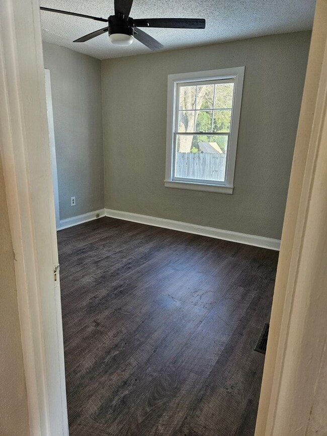 Photo - Large Cape Cod