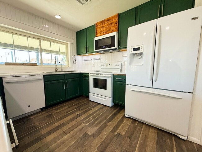 Photo - "Charming 3-Bedroom with 2 Full Baths in G...