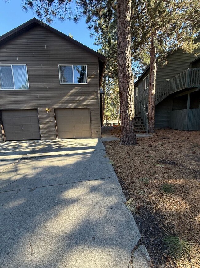 Photo - Westside 3 Bdrm, 2 Bath Townhouse close to COCC!  All Appliances, Washer/dryer hookups, Single ga...