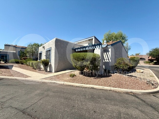 Photo - 3402 N Richland Dr Townhome