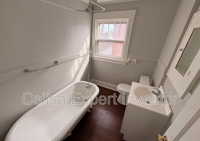 Photo - 227 W Darrow Ave