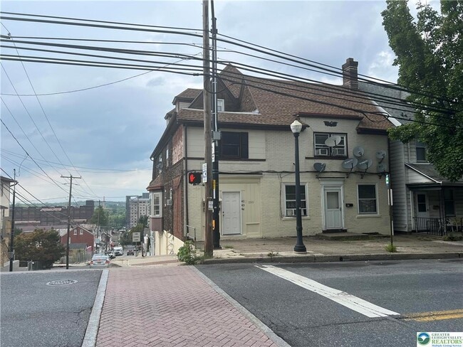 Building Photo - 1201 E 4th St Unit 3 Rental