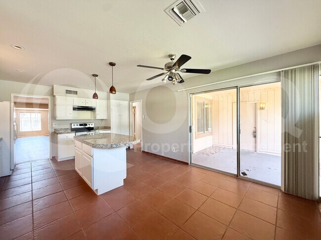 Photo - 4950 E Lake Point Cir