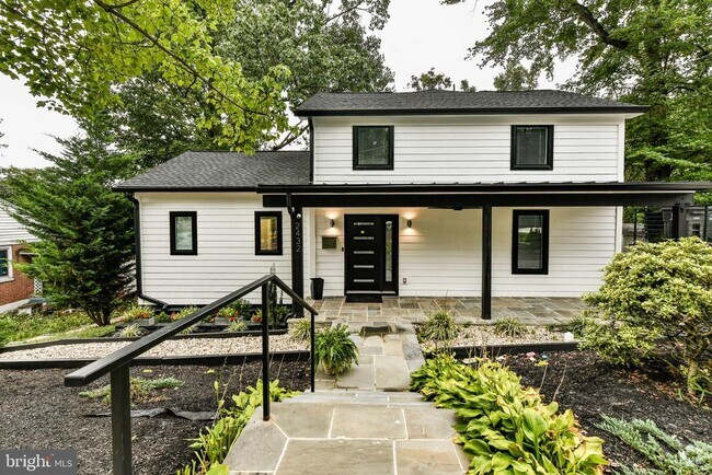 Building Photo - 2432 S Culpeper St Rental