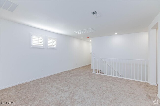 Building Photo - 6640 Bowery St Rental