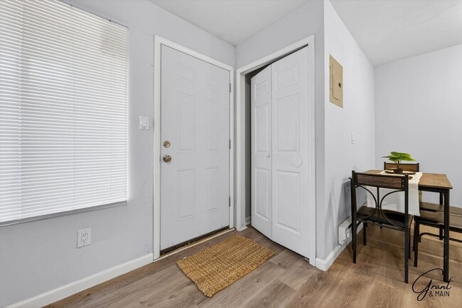 Photo - $995 - $1200 - Spacious 1 bedroom Apartments