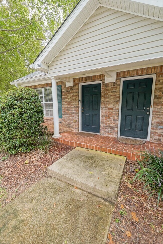 Photo - 3 Bedroom 3 Bathroom in Savannah Crossing ...