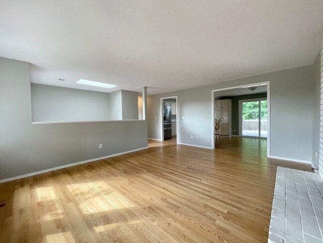 Photo - SPACIOUS 4 Bed/3 Full Bath Home in West Linn