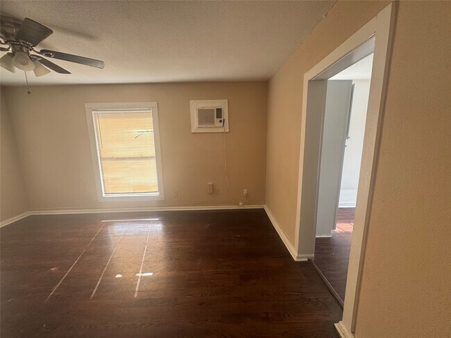 Photo - 7018 Avenue F