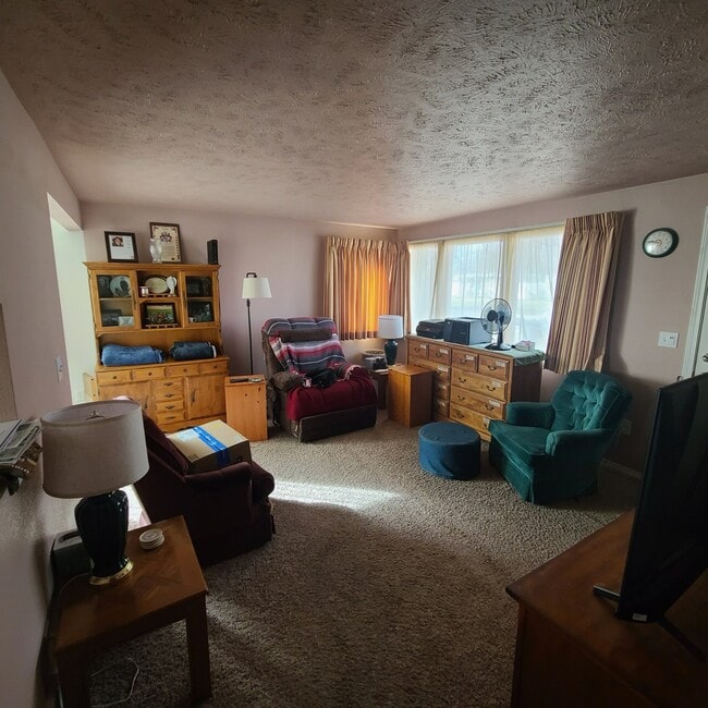 Sala de estar - 2517 W Queen Ave