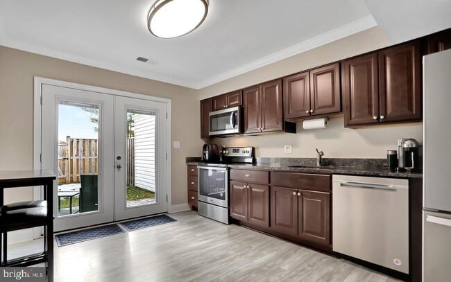 Photo - 577 Lancaster Pl