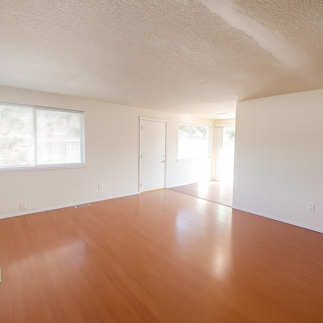 Photo - 2 bedroom 1 bath, pet-friendly, duplex uni... Unidad 552