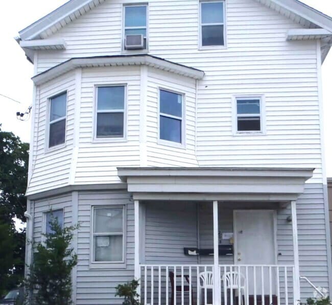 Building Photo - 208 Sherburne St Unit 3 Rental
