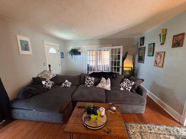 Photo - 328 Manhattan Ave