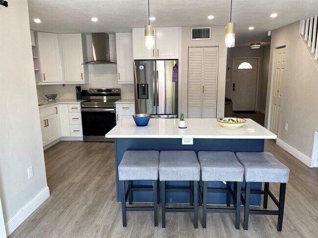 Photo - 4000 Del Rio Way