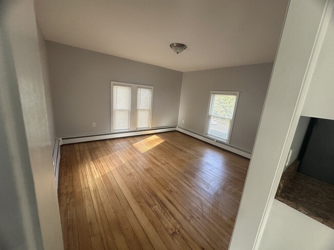 Photo - 128 S Main St