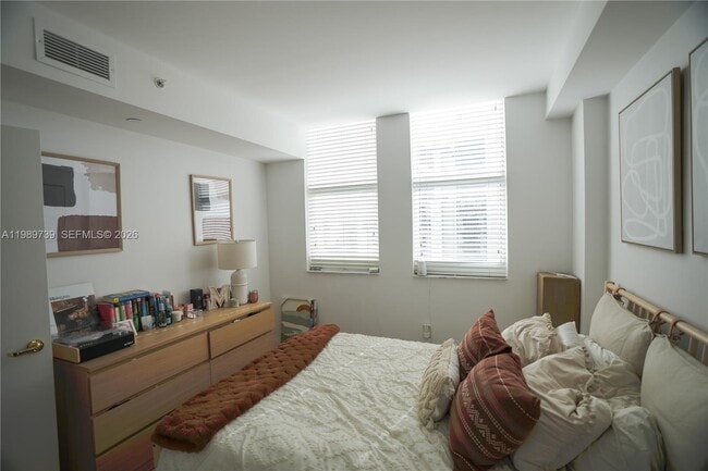 Photo - 4100 Salzedo St