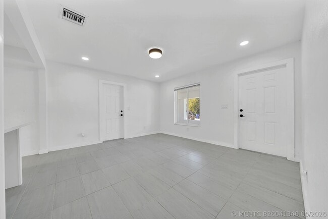 Photo - 1108 NE 16th St