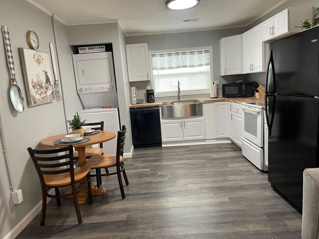 Building Photo - 1115 Henrietta Dr Unit Fully Furnished 1BR Rental