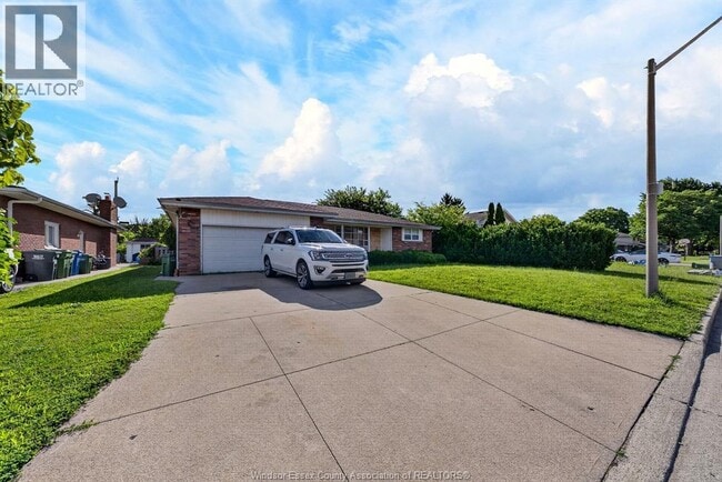 Photo - 2450 McKay Ave