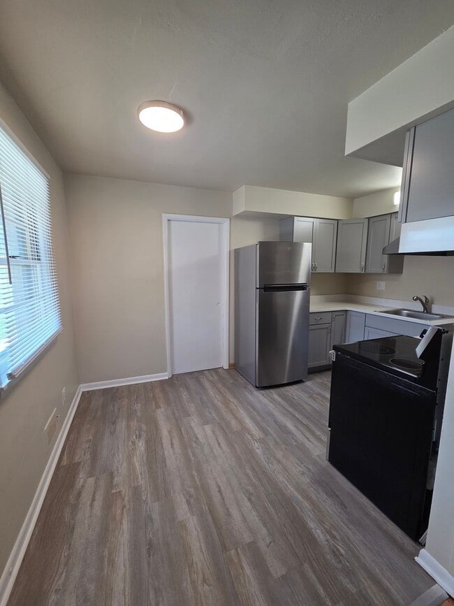 Building Photo - 4301 Eastridge Dr Unit 4303 Eastridge Dr.
