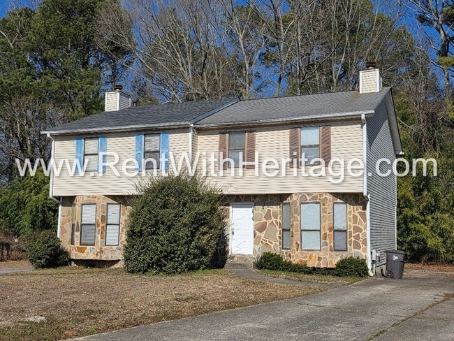 Photo - Amazing 3 bedroom, 2.5 bath townhome/ Great Roommate Floorplan / Great Location