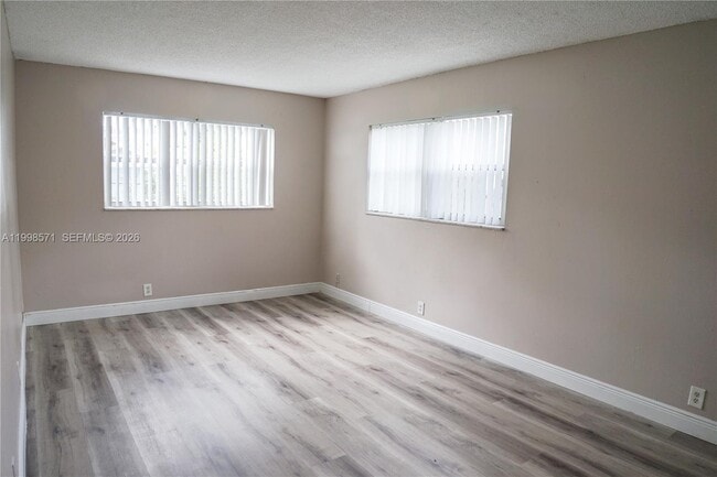 Photo - 4280 Woodside Dr Unit 12
