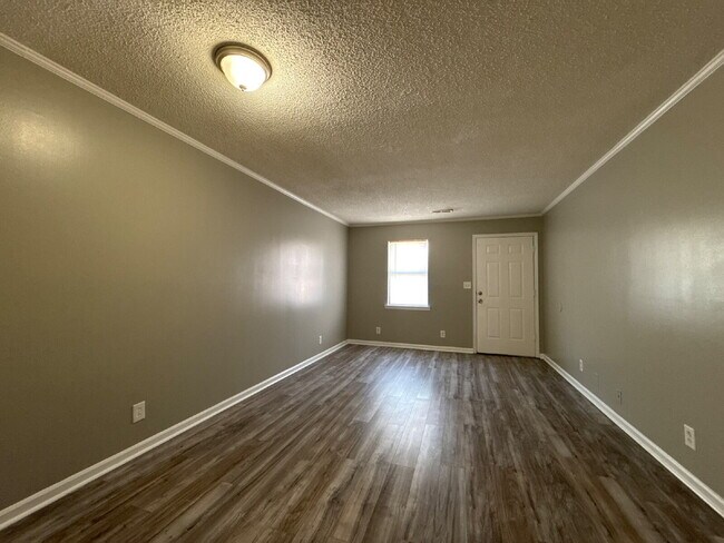 Building Photo - 4424 Torrance Dr NW Unit Apt. 15