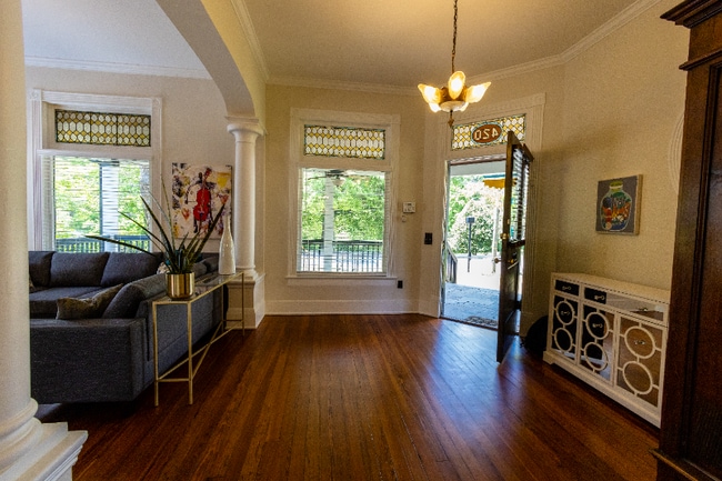 Photo - 652 Boulevard SE