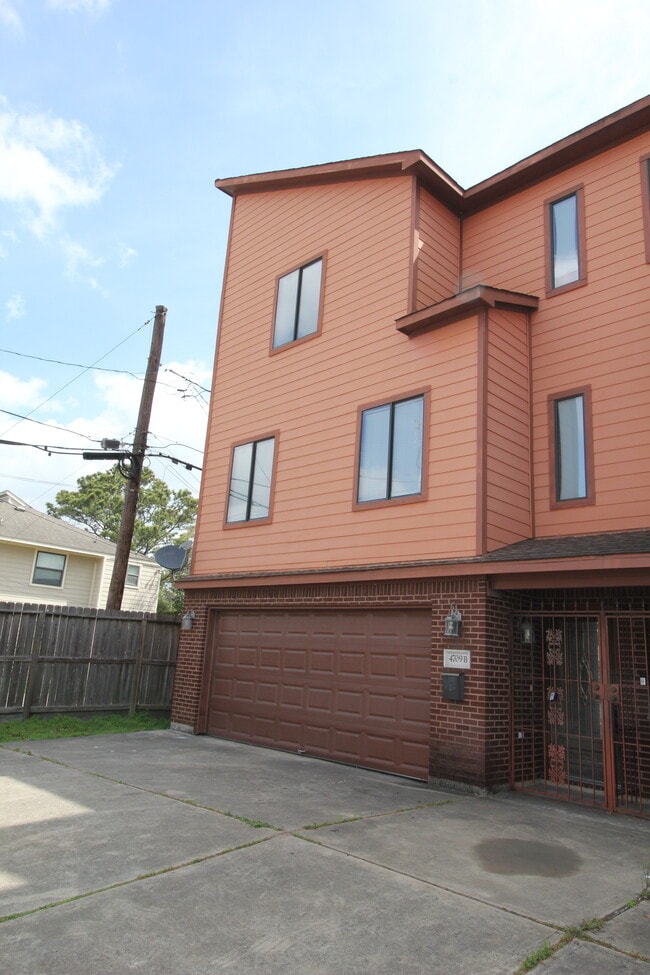 Photo - 4709 Scott St