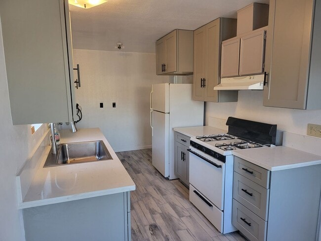 Photo - All Upgraded, Small Yard, Garage - AVAILABLE NOW!!