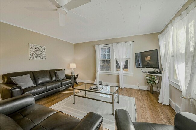 Photo - 425 Old Shipyard Ln