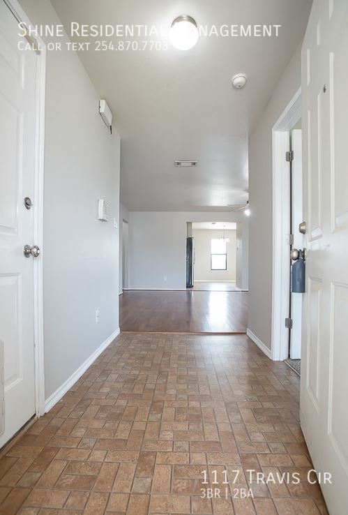 Photo - 1117 Travis Cir