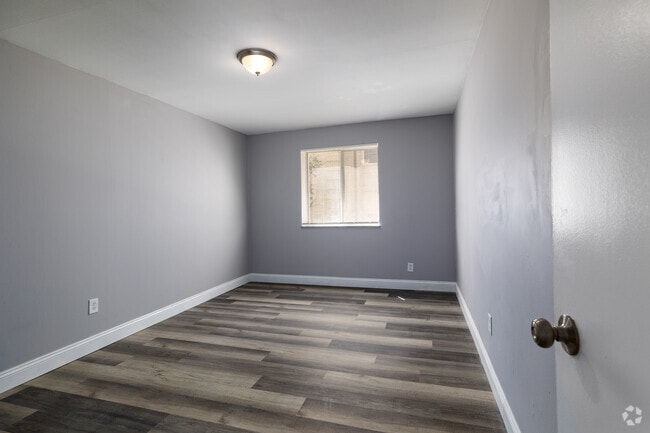 2BR, 1.5BA - 1,033SF