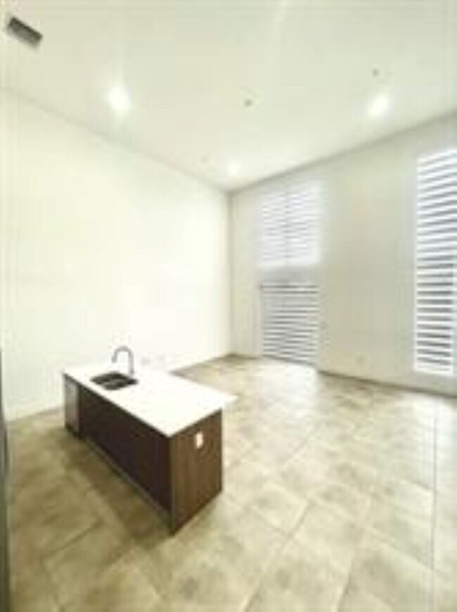 Photo - 3455 NE 5th Ave