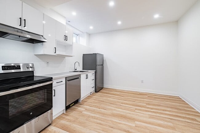 Photo - 11 Craig Cres Unit Designer 2 Bed 2 Bath in Leaside