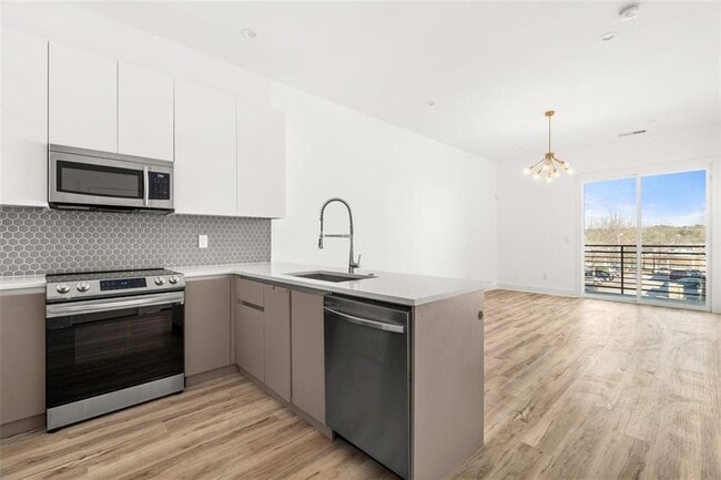 Building Photo - 1155 Custer Ave SE Unit 303