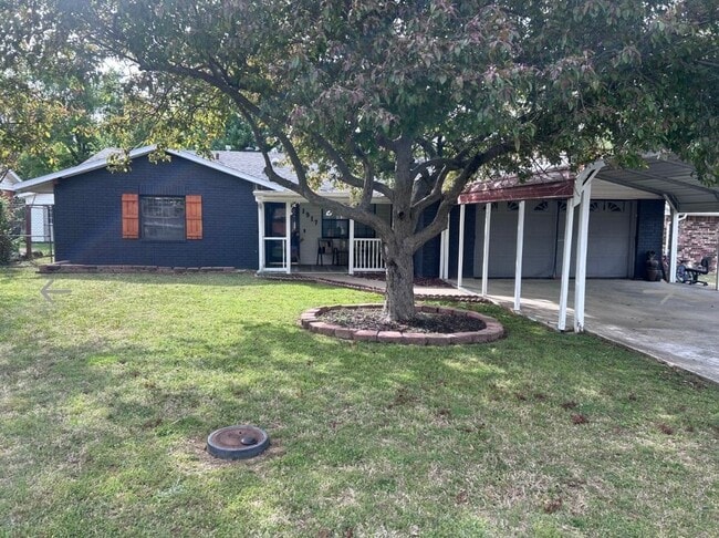 Building Photo - 1917 Green Meadows Cir
